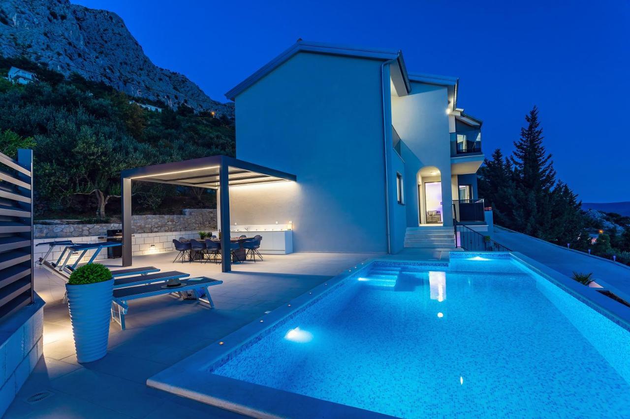 Villa Belvedere With Heated Pool, Billiards, Media Room, Sea Views,10 Pax Omiš Kültér fotó