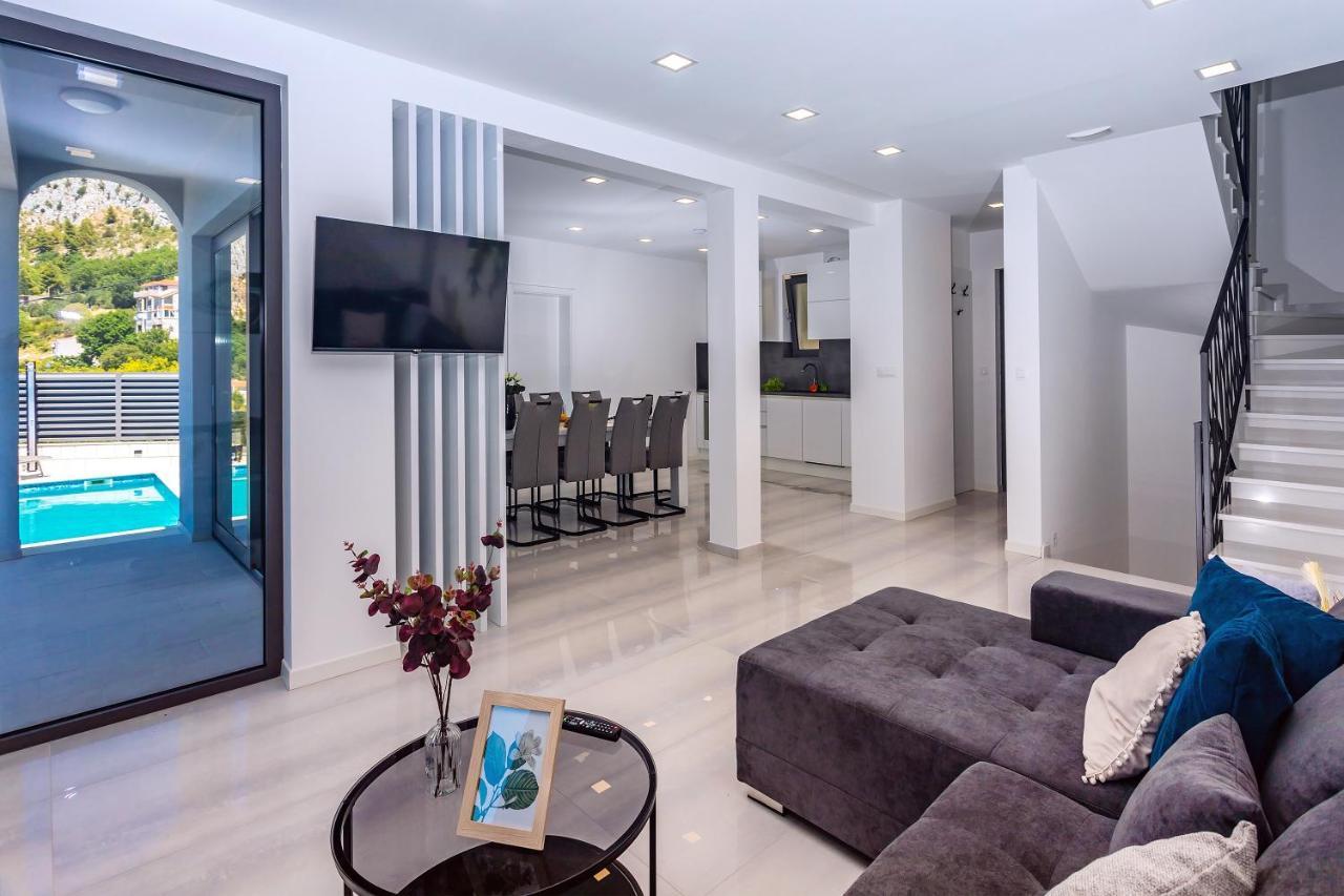 Villa Belvedere With Heated Pool, Billiards, Media Room, Sea Views,10 Pax Omiš Kültér fotó